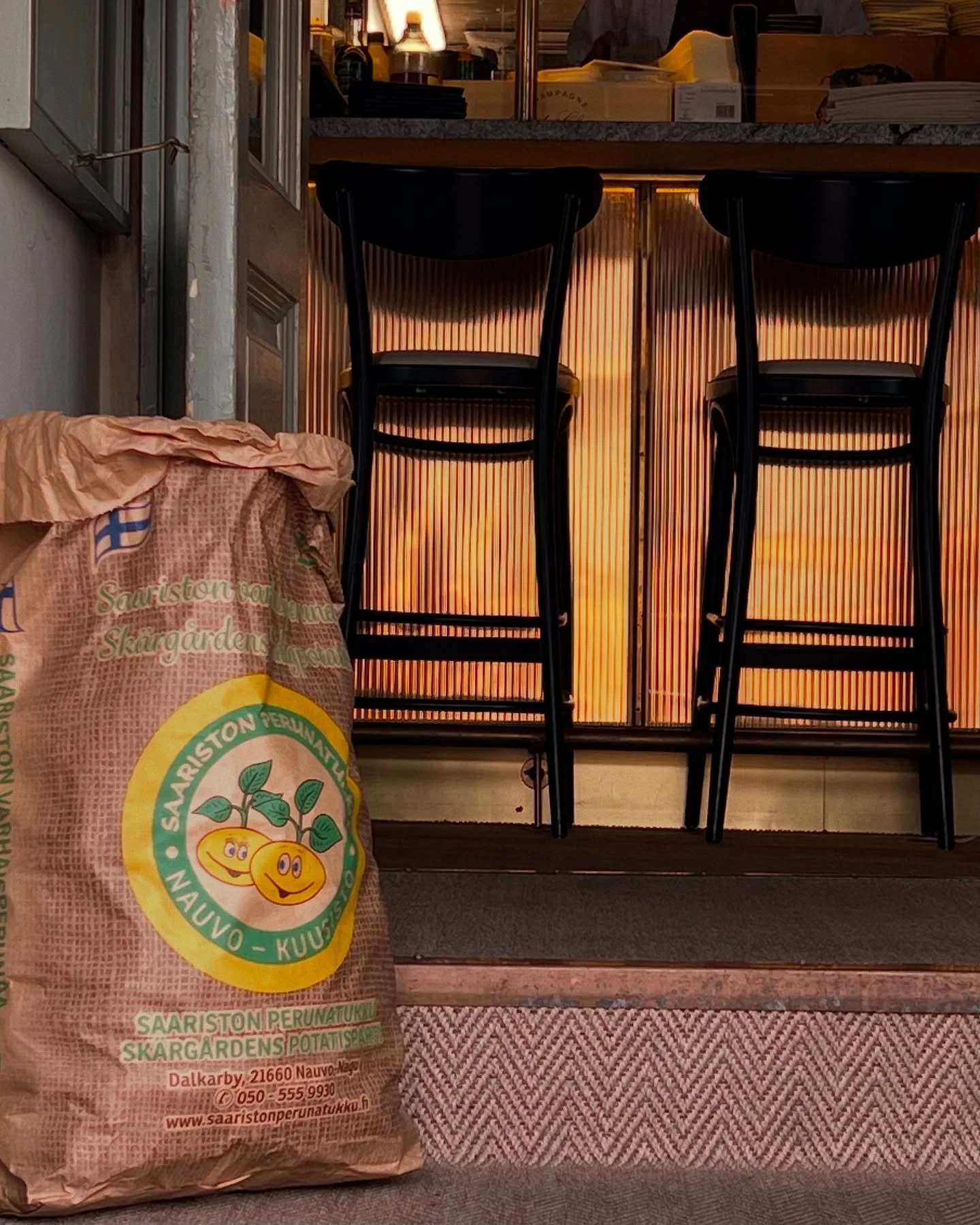 Saatiin herkkuterkkuja suoraan saaristosta🥰
K&auml;ld&ouml;n &rdquo;Perunapojat&rdquo; Frank, Fred ja Anton on omin k&auml;sin nostanut meid&auml;n perunat eilisiltana maasta, joten meid&auml;n perunat on niin tuoreita kuin voi vaan olla. Kiitos Per