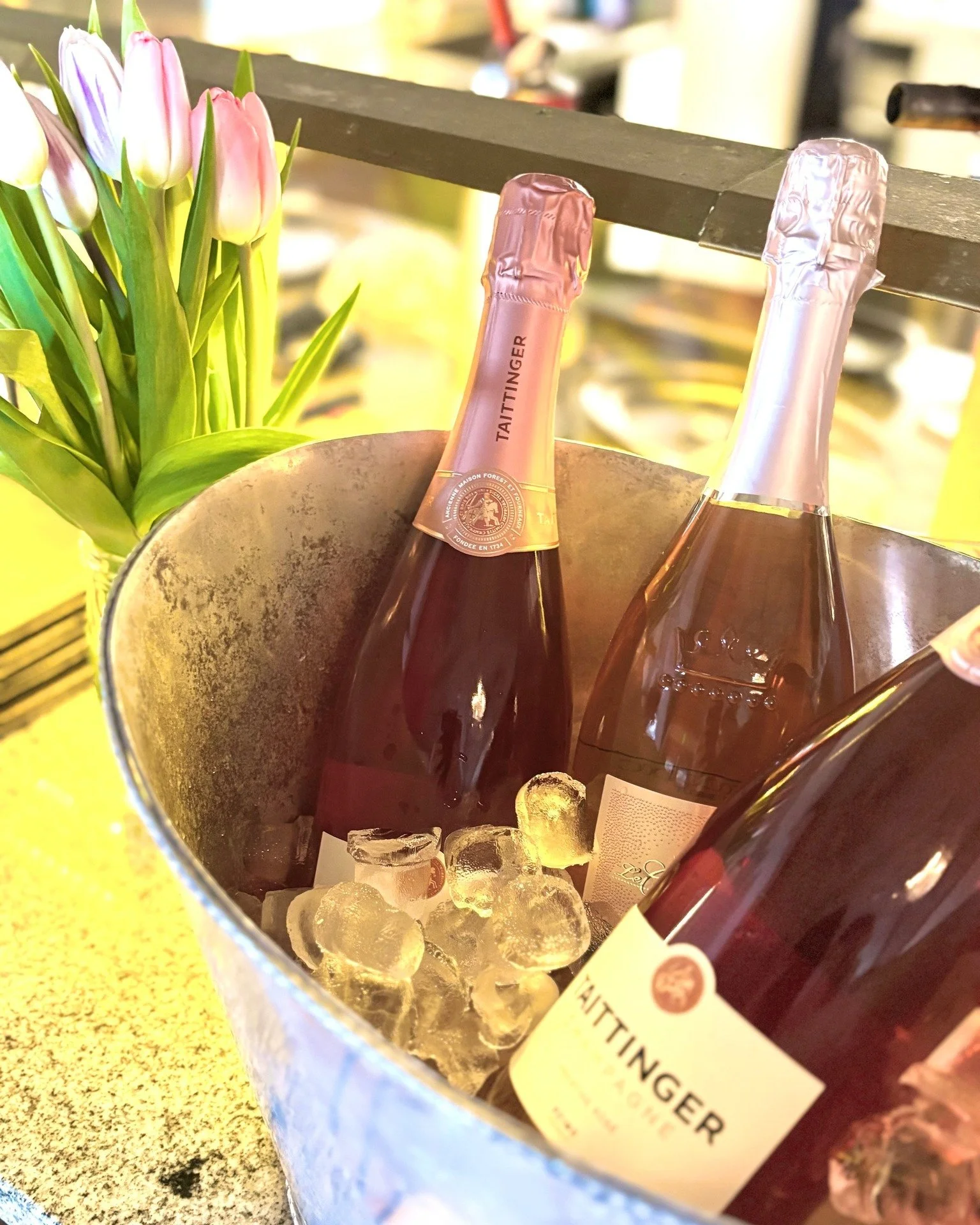 Naistenp&auml;iv&auml; on joka p&auml;iv&auml;! 🫶 Kansainv&auml;list&auml; Naistenp&auml;iv&auml;&auml; vietet&auml;&auml;n su 8.3. Victors Krog on my&ouml;s sunnuntaisin auki. Juhlista Naistenp&auml;iv&auml;&auml; tuolloin tai milloin vain. 🥳👍 P&