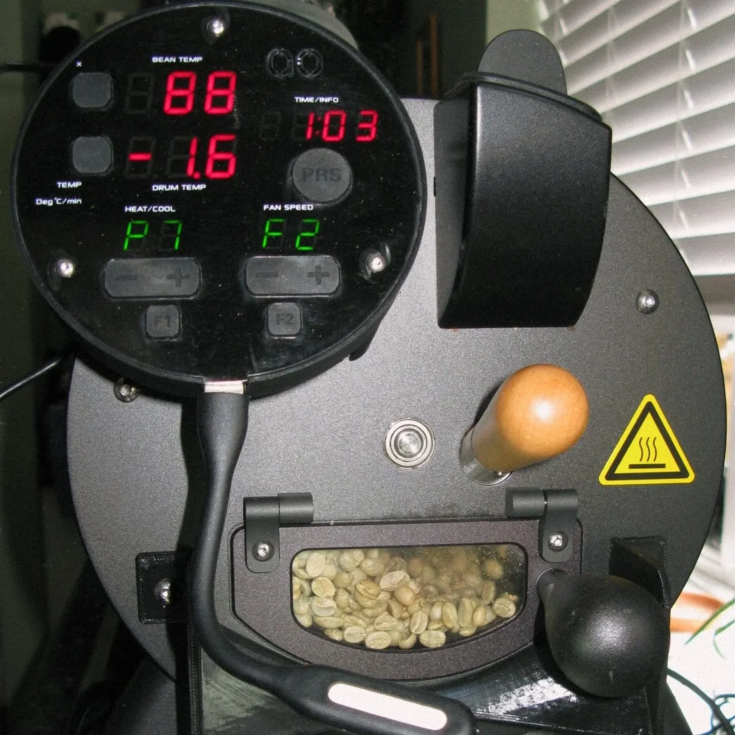 A SUNDAY ROAST 
🌐 Hardsidecoffee.company.site
(Absolutely love this @aillio bullet 😻)
.
.
.
#coffeeroaster #specialitycoffee #coffee #instacoffee #ailliobullet #aillio