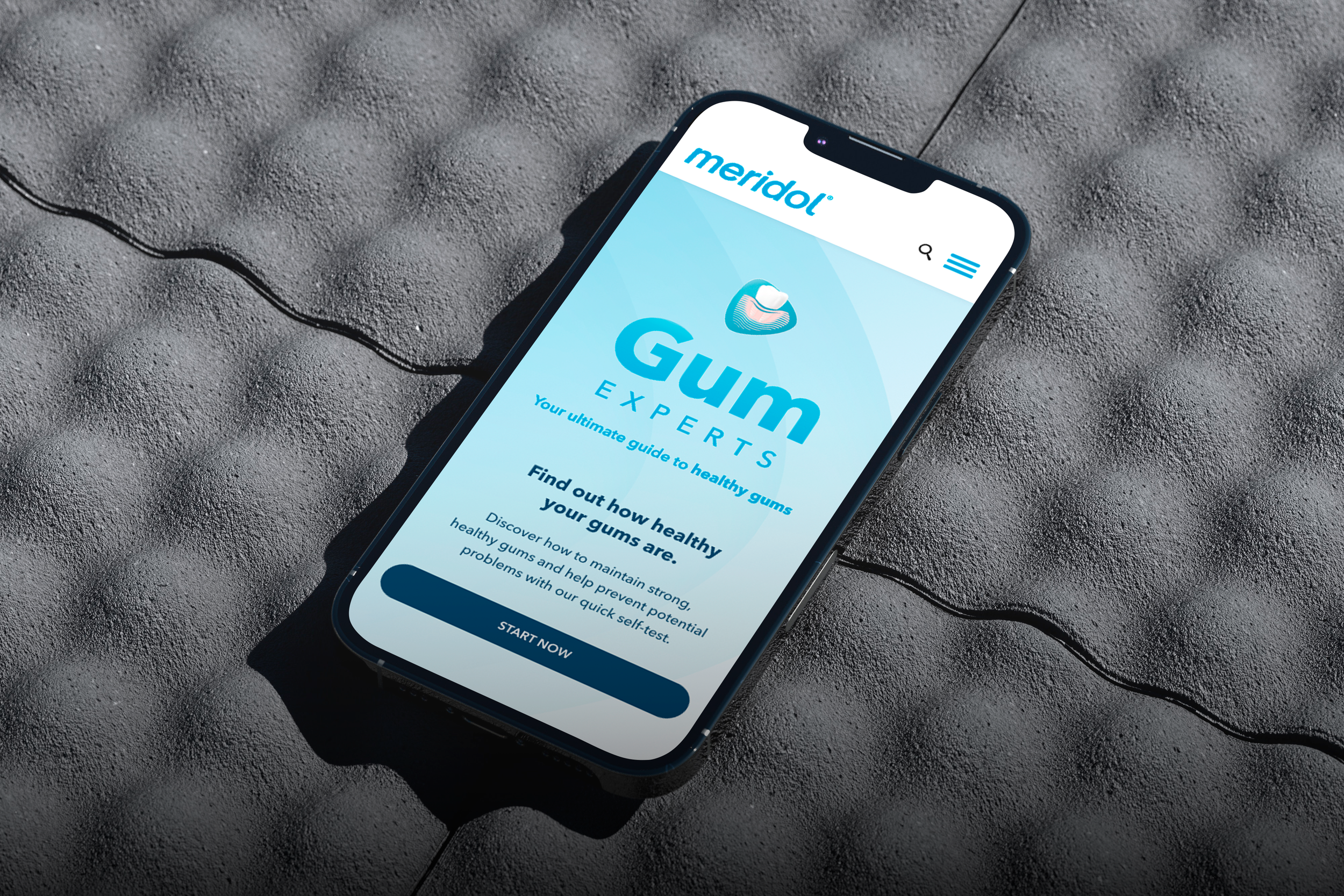 Tela de um celular com um aplicativo de saúde bucal, exibindo informações sobre saúde das gengivas, com opções para iniciar testes ou aprender como manter gengivas saudáveis.