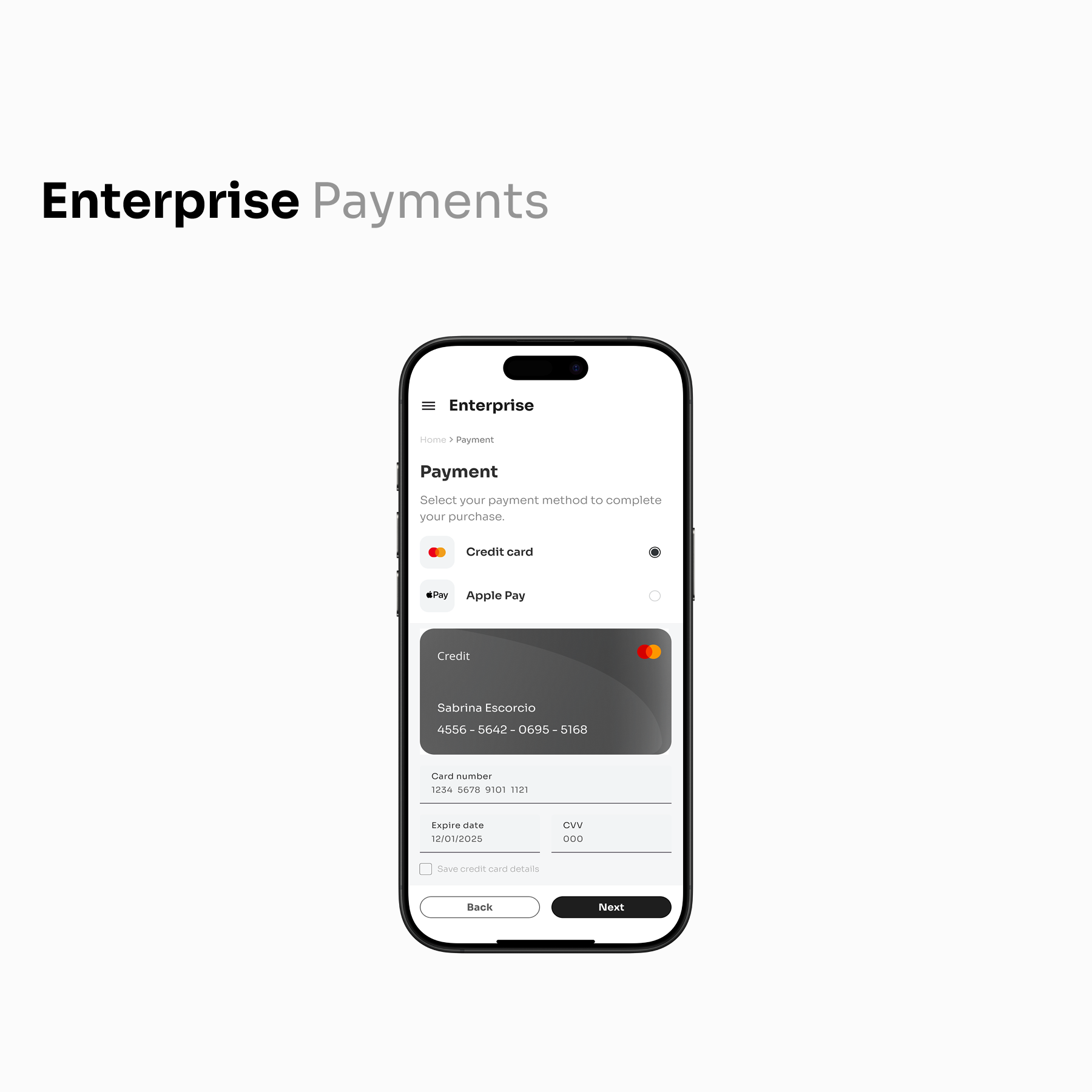 Tela de pagamento de uma aplicação móvel com opções de cartão de crédito e Apple Pay, mostrando detalhes de um cartão de crédito com nome Sabrina Escorcio, número do cartão, data de validade e CVV.