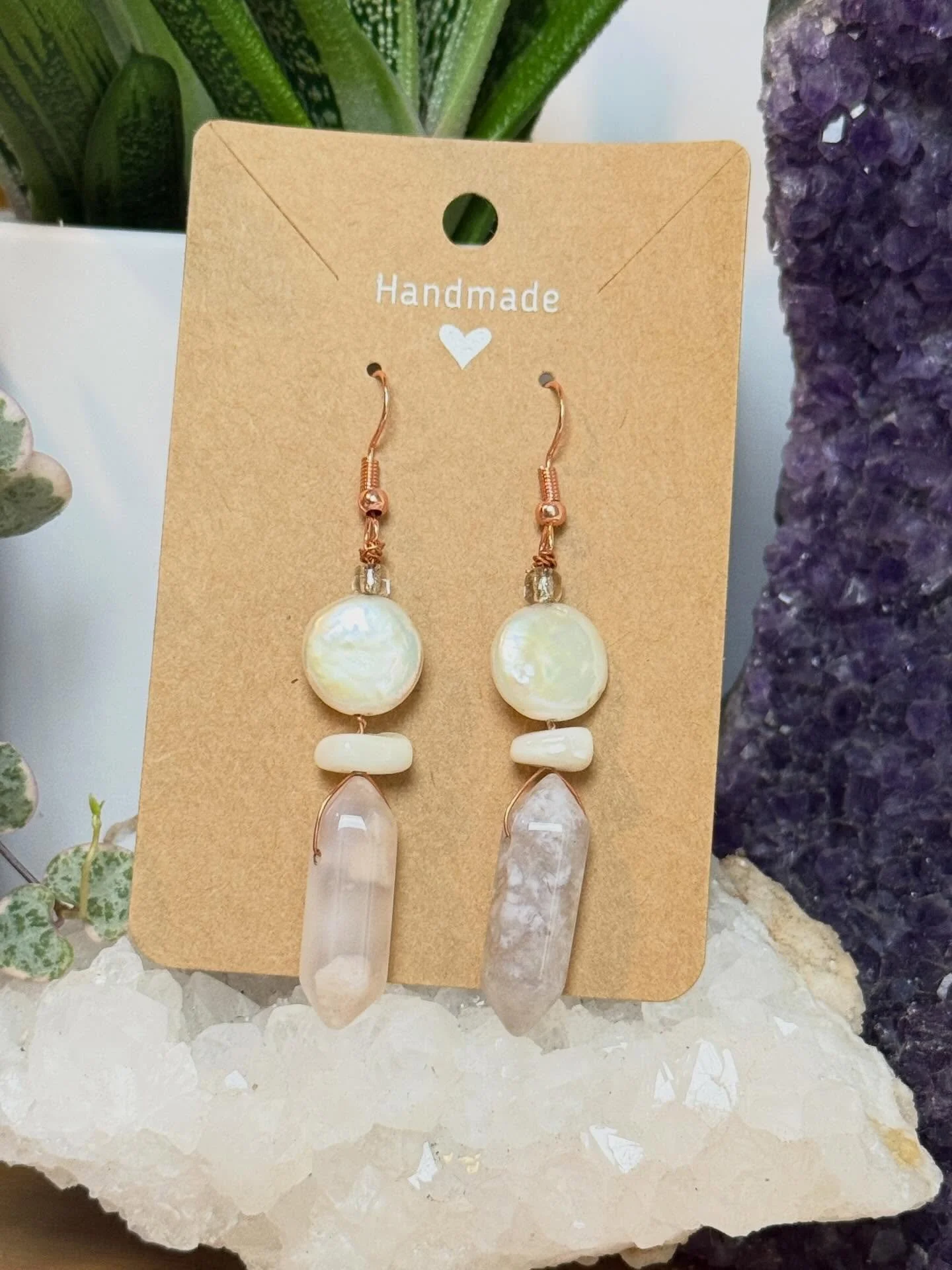 Indian pearl and agate earrings ✨

The pearls are recycled from a necklace that my dad bought my mom on one of his business trips to India 💕