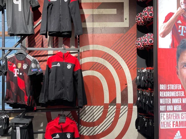 FC Bayern München World 2-m8bmh6jq8cavhtb.webp