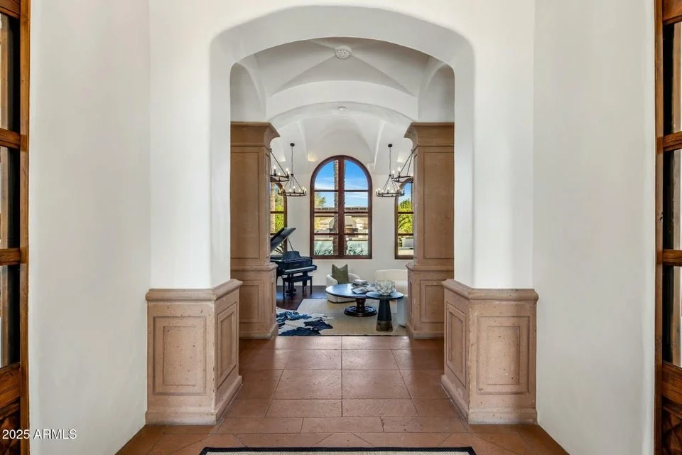 foyer.jpg