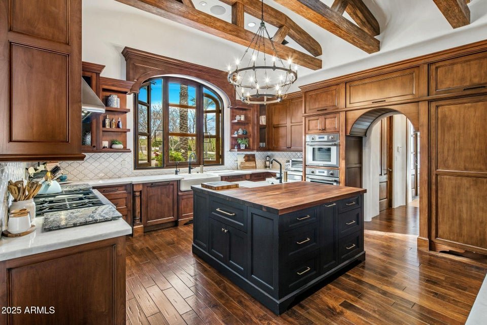Kitchen2.jpg