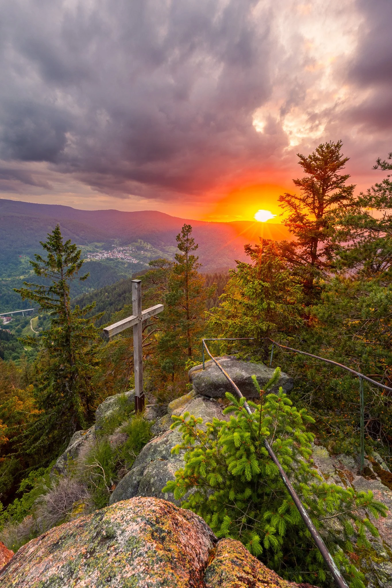 Sonnenuntergang auf dem Latschigfelsen 2 (Hochformat)