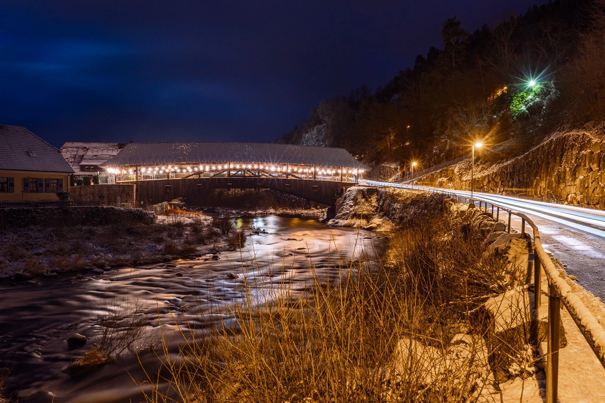 Holzbrücke im Schnee 1 (Querformat)