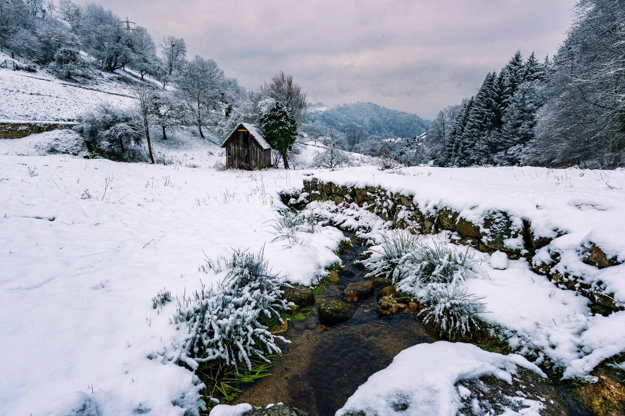 Heuhütte im Winter (Querformat)