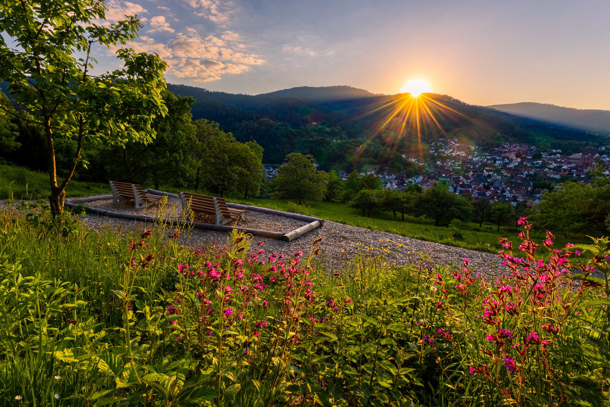 Sitzbank mit Sonnenstern (Querformat)