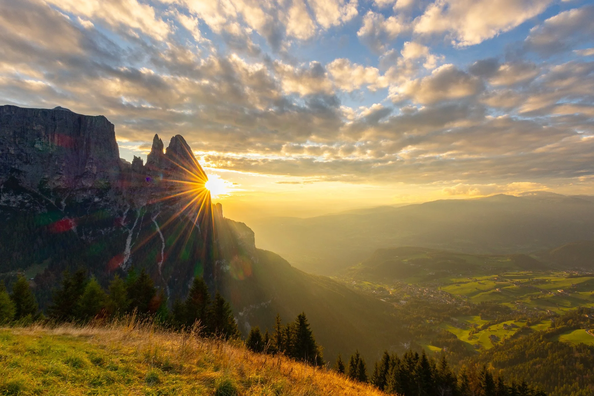 Sonnenuntergang in den Bergen (Querformat)