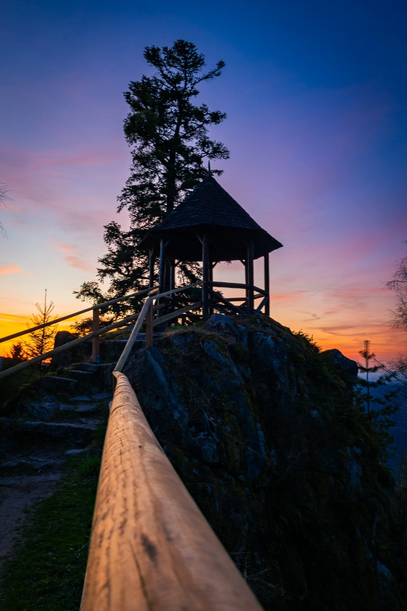 Pavillon im Abendrot 1 (Hochformat)