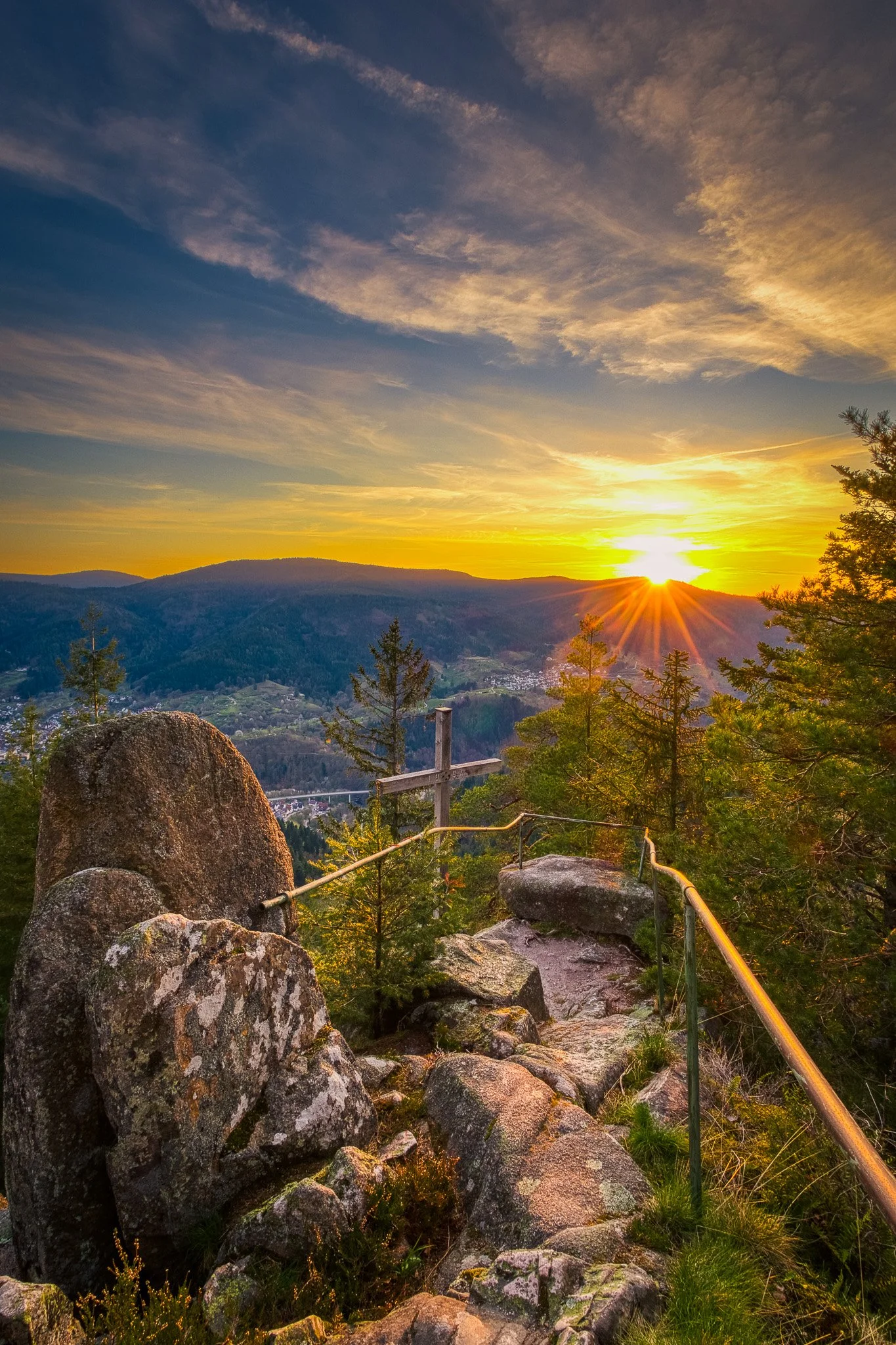 Latschigfelsen bei Sonnenuntergang 2 (Hochformat)