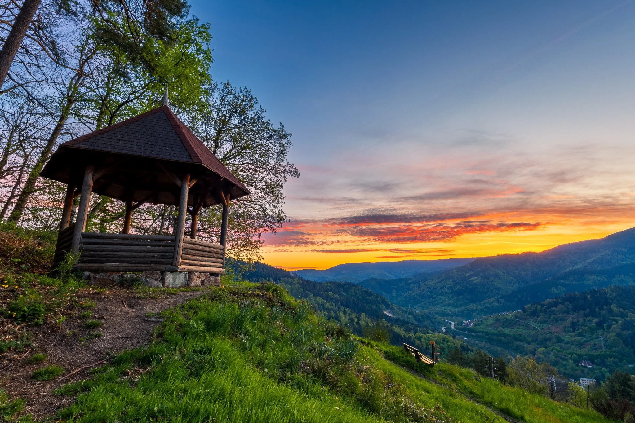 Pavillon bei Sonnenaufgang (Querformat)