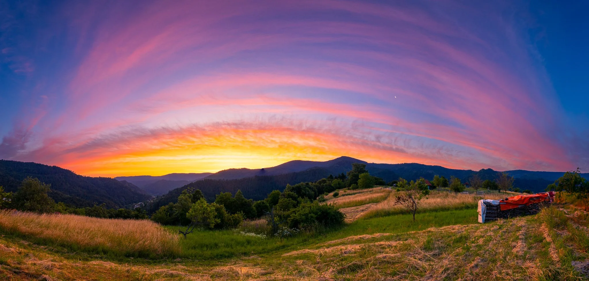 Landschaft im Morgenrot - Panorama (Querformat)