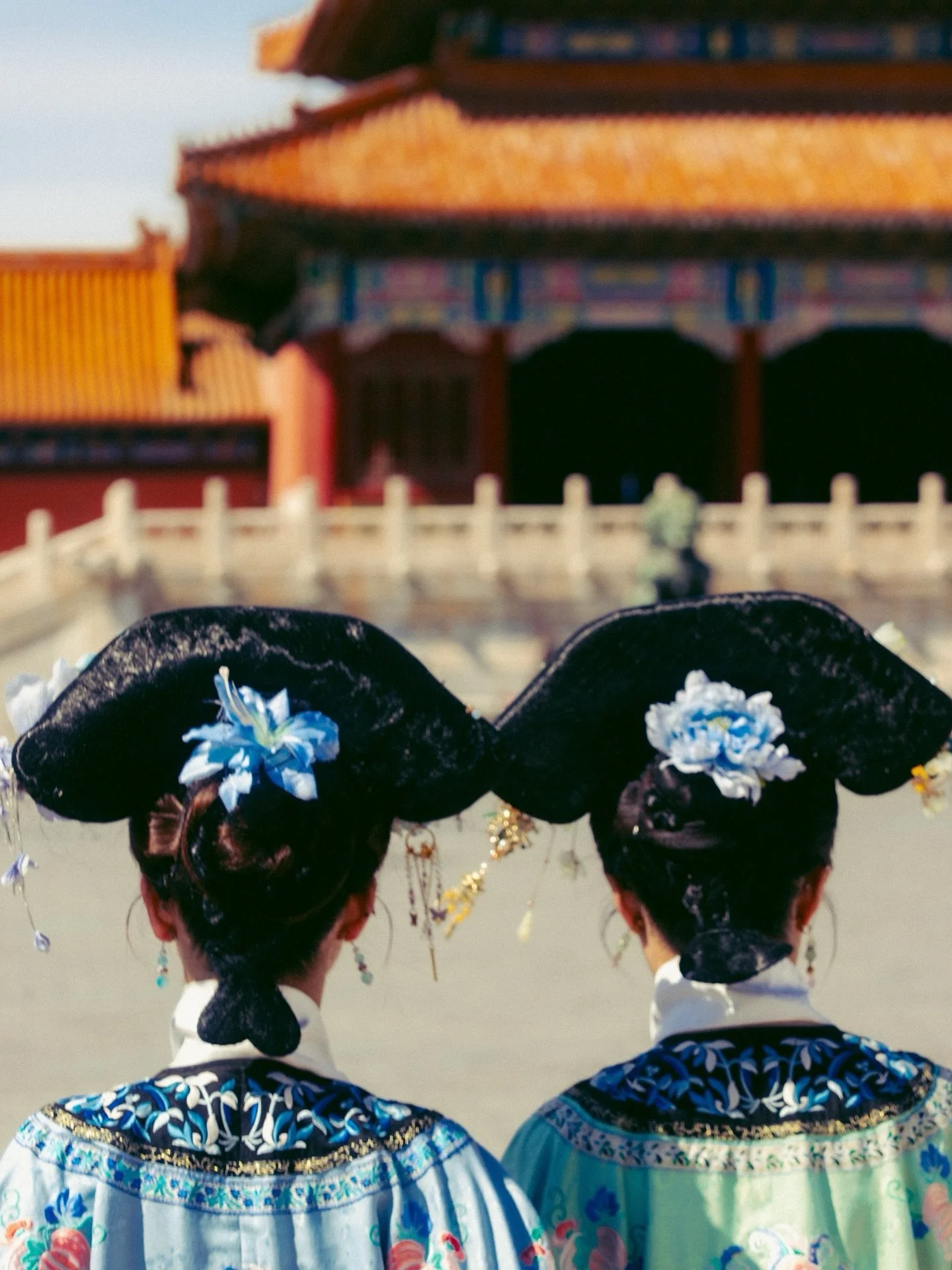 Beijing, China.
Tons of colour.
#street_me_up
#SLS_streets
#dejavu_mvgvzine
#trafficlightmagazine
#streetshotinternational
#progressivestreet
#street_avengers
#streets_unseen
#streetgrammers
#streetphotographyinternational
#street_macadam
#framelin