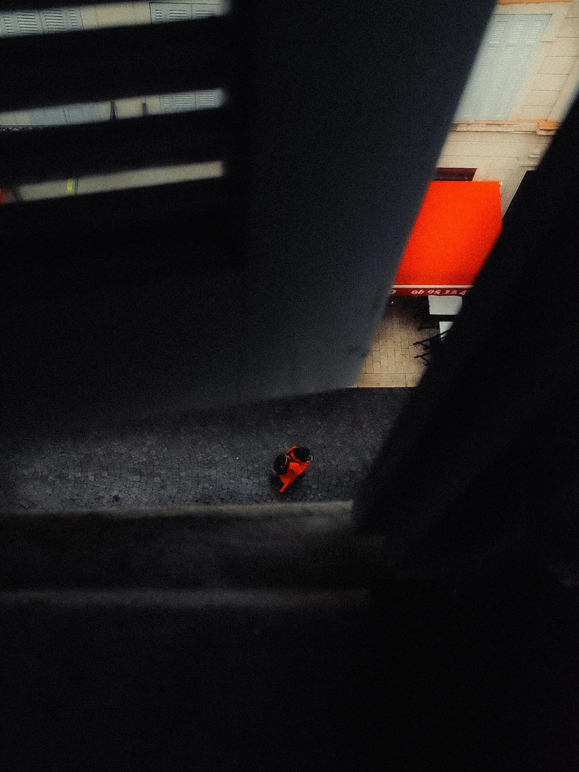 Forever chasing shades of red.

Marseille | London
2025.

#colourphotography📷 #photosofpeople #streetphotography #street_me_up