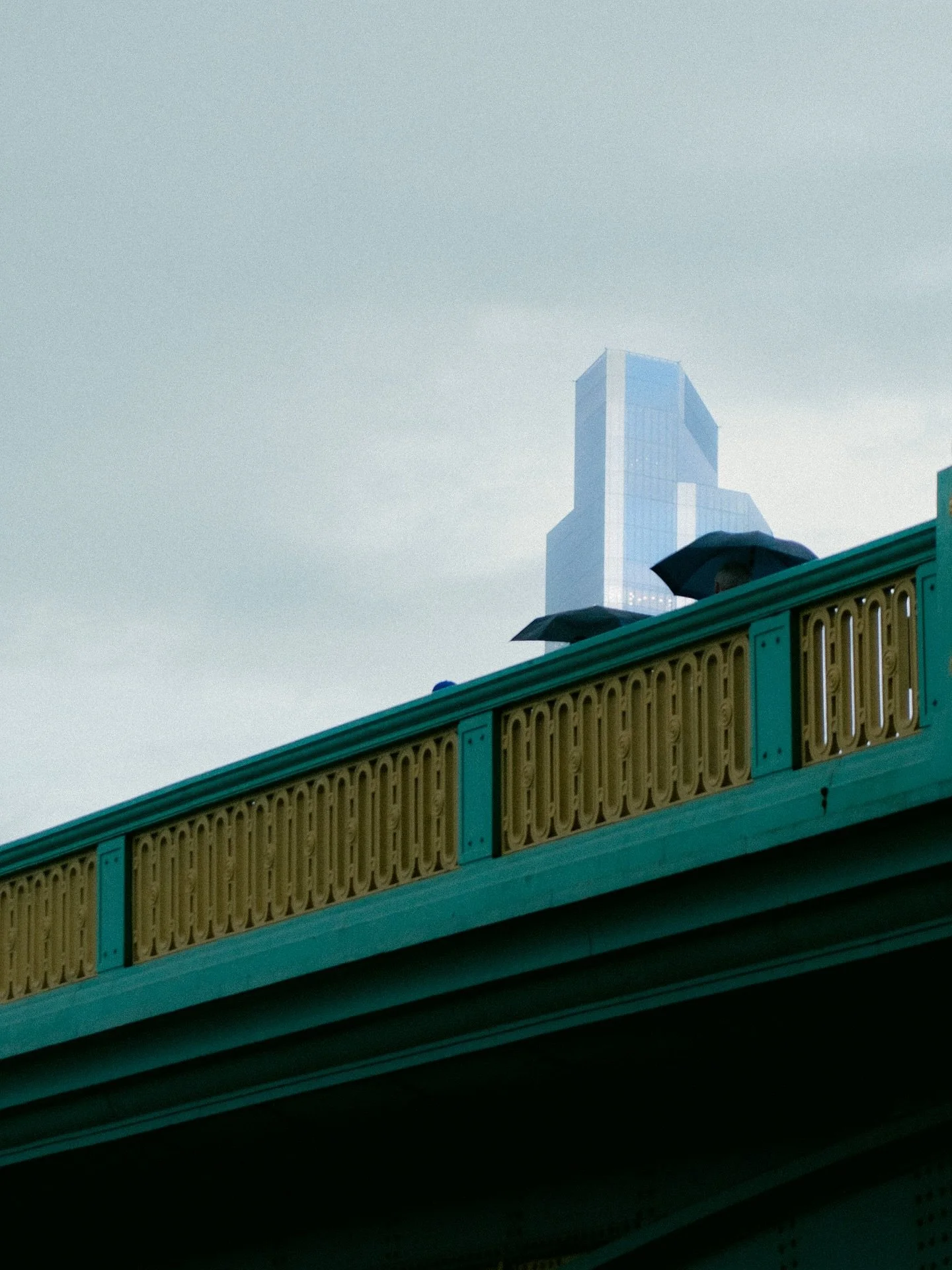 A few favourites from last winter. 

London, 2024.

#londonstreetphotography #londonphotographers