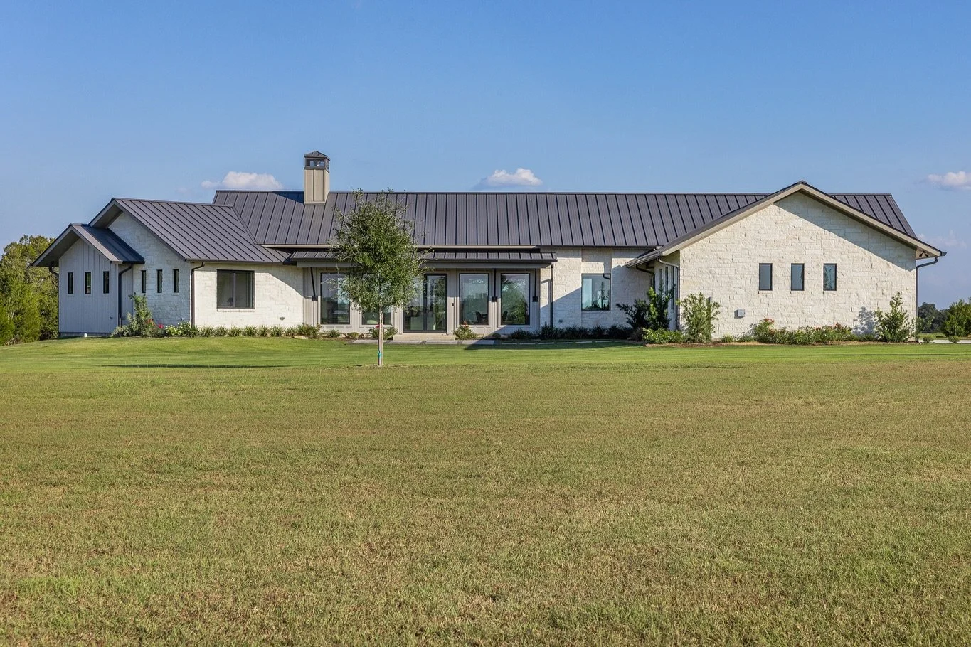 Modern home, fresh interior, and Texas land. What else can you need ??

Contact @frankhillboltrealtor @roundtoprealestate for information on this home !

#modernhome #realestate #texasliving #countryhome