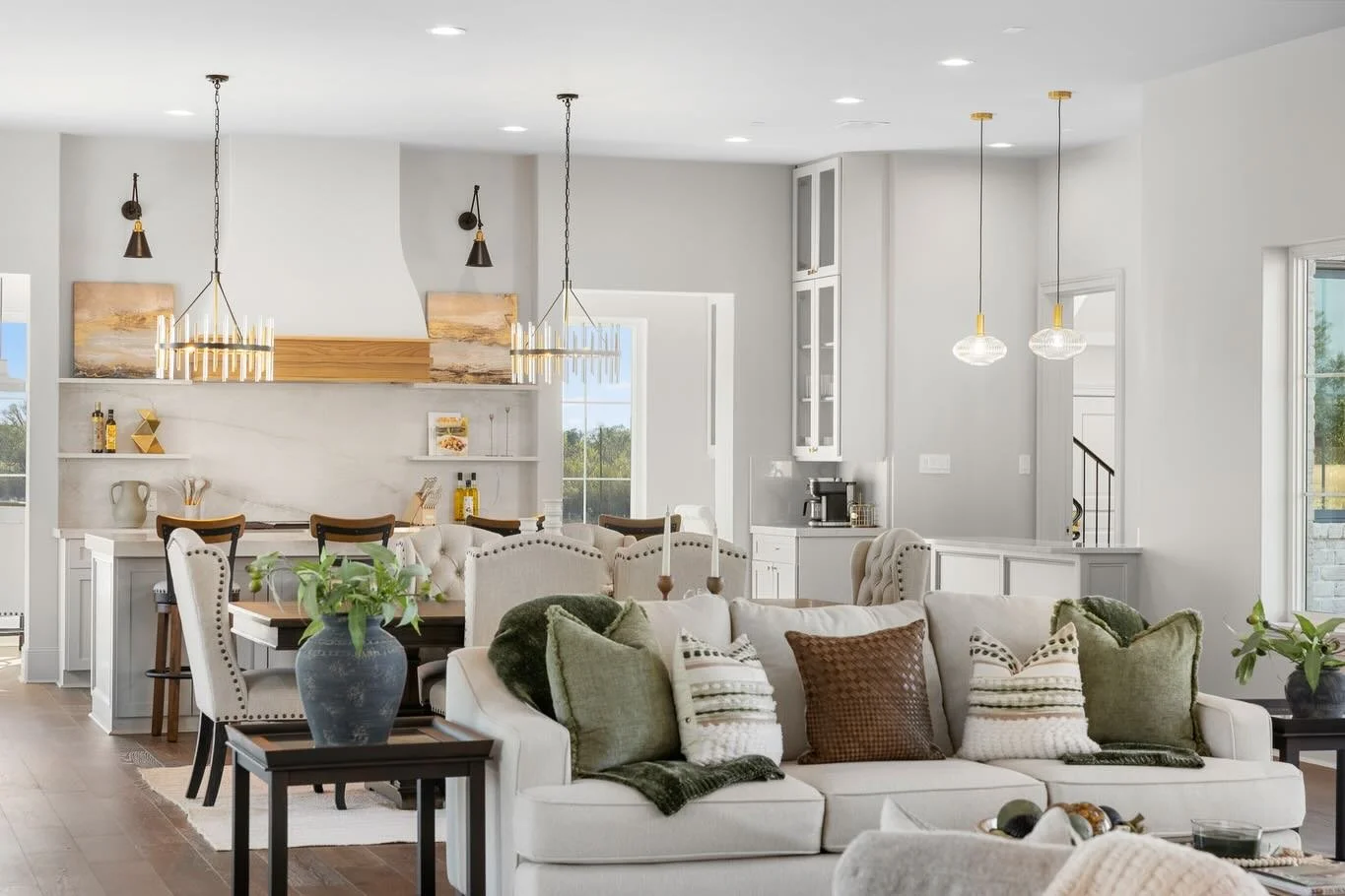 Snapshots 📸

Listed by @carigoeke_texasrealestate @team_southern_district 

#customhome #interiordesign #photography #realestate #luxuryhome