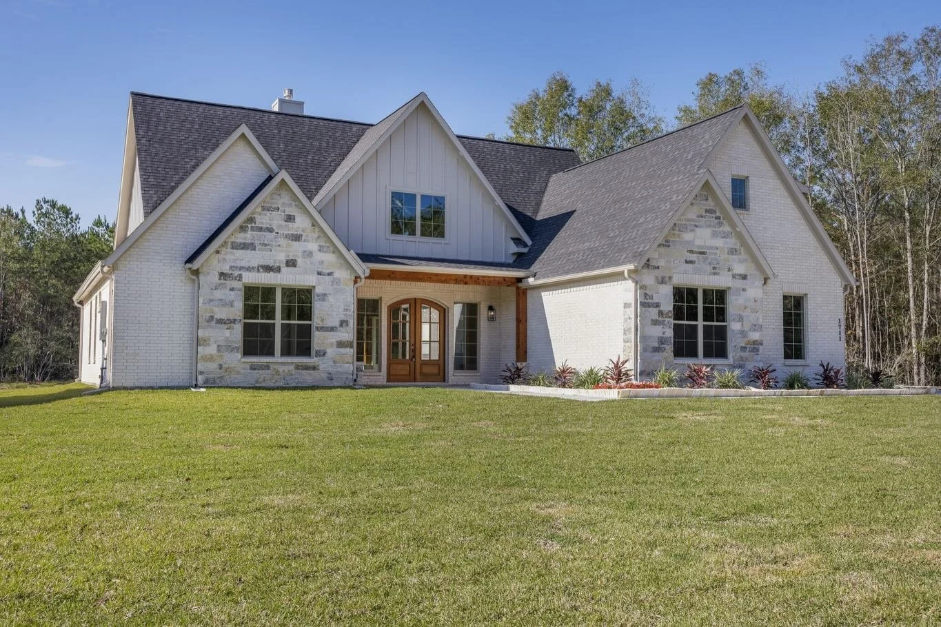 Clean finishes, modern style sleek architecture- move in ready!

Built by @aidcustomhomes 

#newhome #custombuild #kitchen #bathroom #whitehome #modernhome