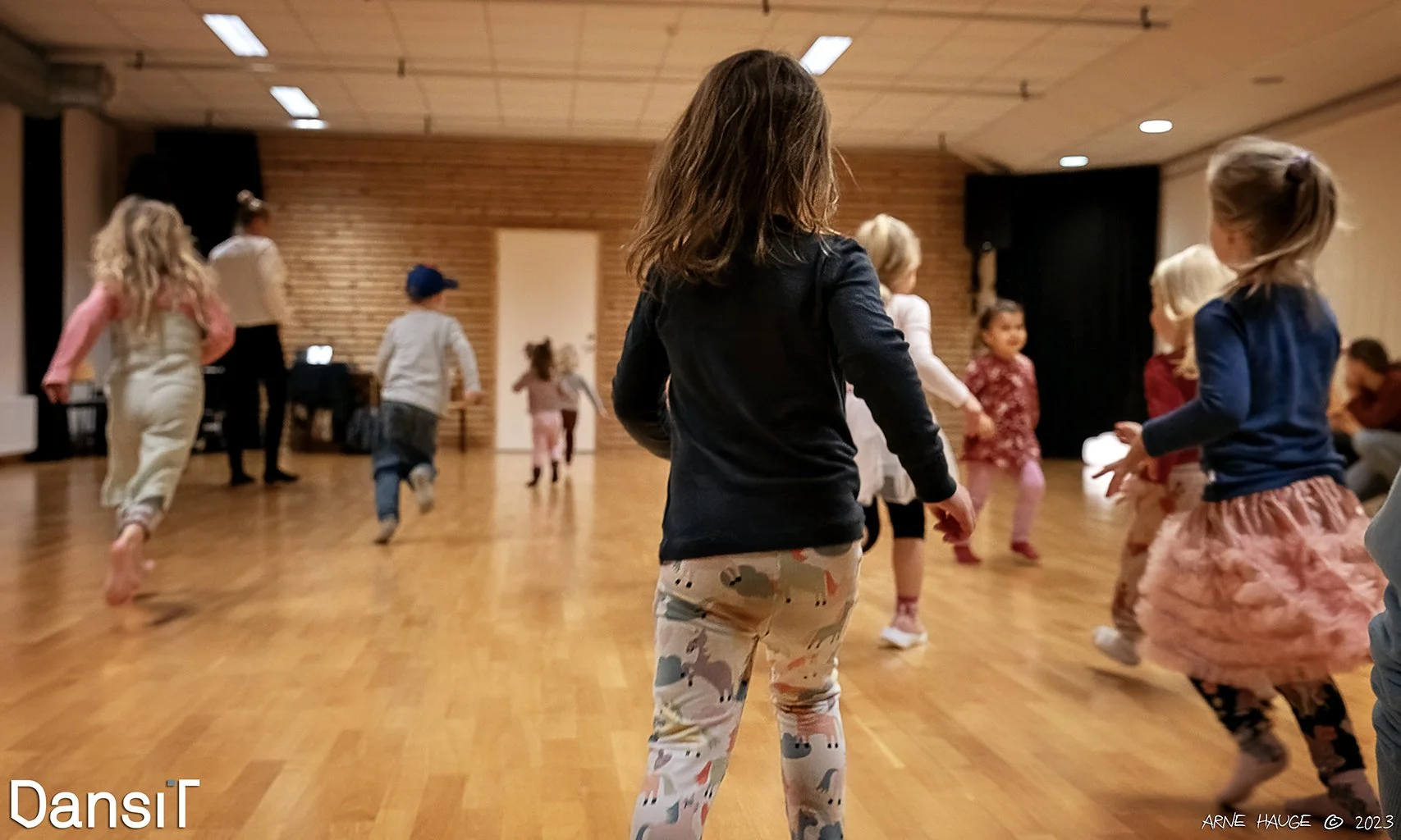 KIDS DANCE (2-6 YRS)
