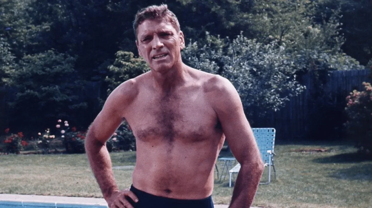 🎥 THE SWIMMER