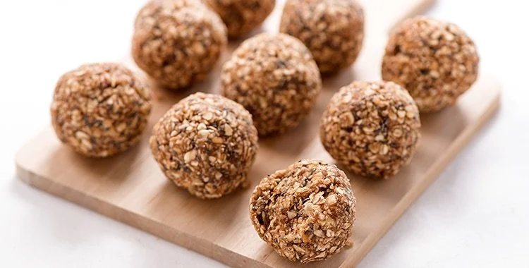 Peanut and Oat Snack Balls