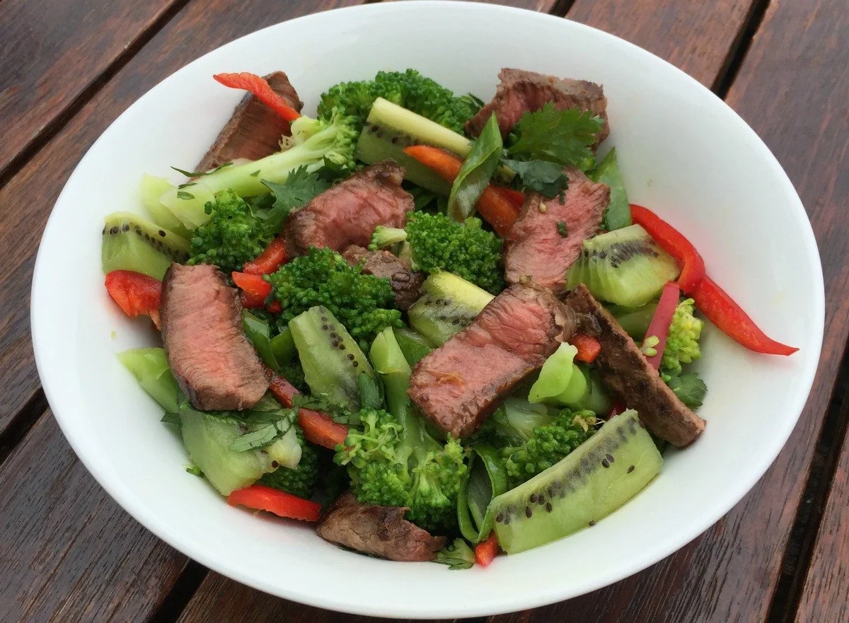 Green Kiwifruit and Broccoli Salad