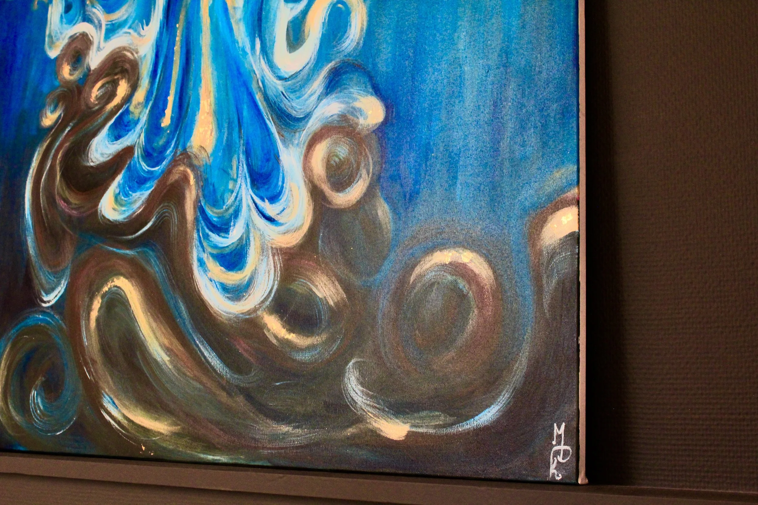 A fierce 80 x 50 cm abstract acrylic art-piece that indulges in the nuances of blue with gold details. 
This piece is unique, original, hand-painted and signed by the artist Mairin Kaur Dhatt.