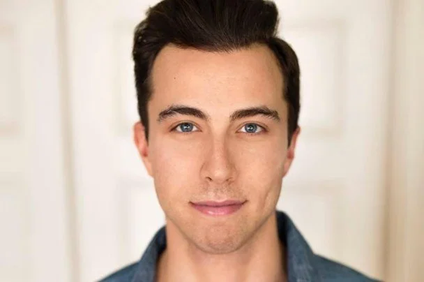 What is Kyle Robertson known for?