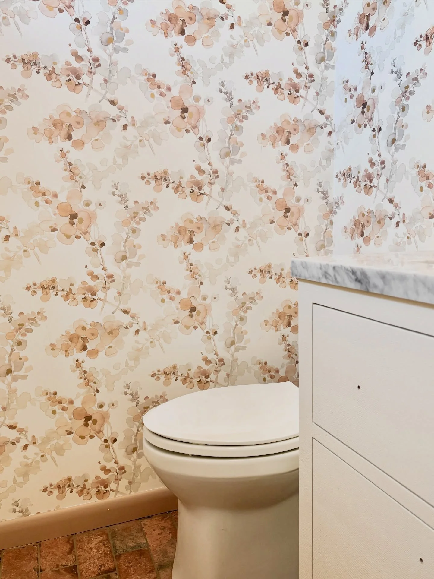 Pretty pretty powder room paper ✨