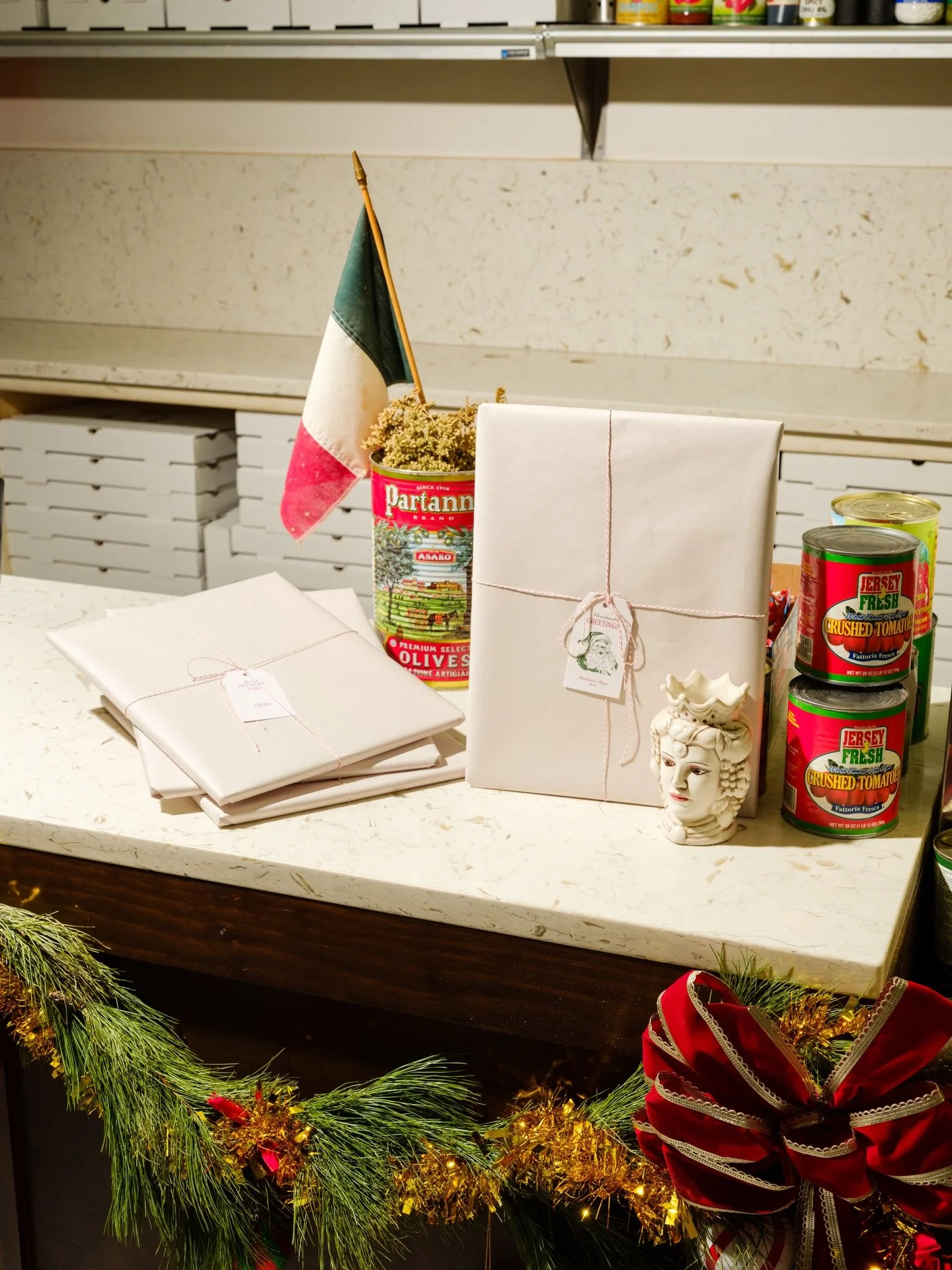 Lucky enough to get in on some styling action with this fun Christmas gift collab from our pals @badamospizza &amp; @antoniotavolettiphotography 
🎄🍕📸 🖼️ 

There&rsquo;s a limited supply and they&rsquo;re going fast but there&rsquo;s still time to