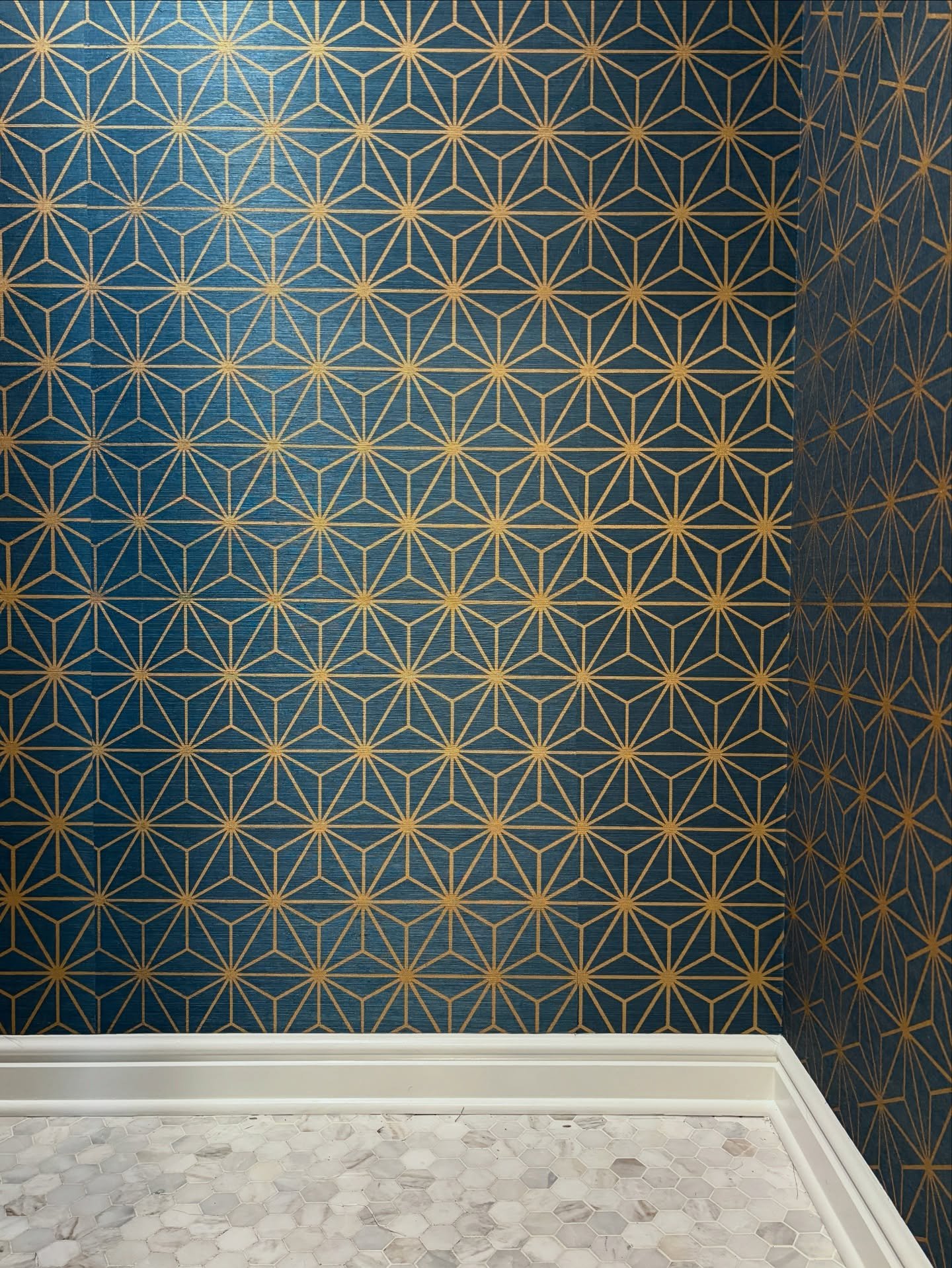 The MOST beautiful @surfacesbydavidbonk grasscloth in the water closet of this stunner of a primary bathroom 😍

Design work completed during my time employed by Wildman Chalmers.