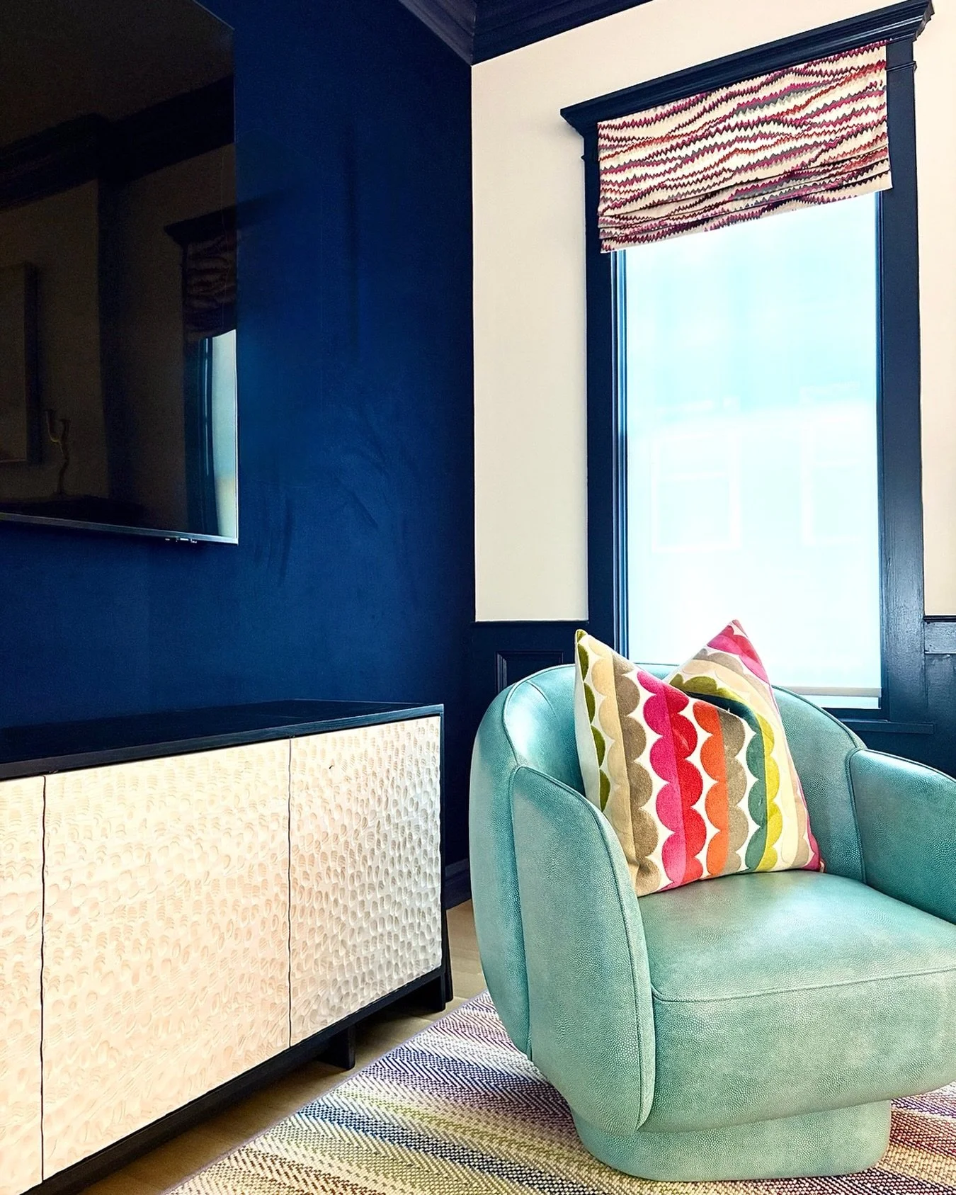 Velvet wallcovering? Obv. 

@phillipjeffriesltd kills it literally every time 👌