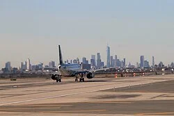 Manhattan_Skyline_seen_from_John_F._Kennedy_Airport.jpg