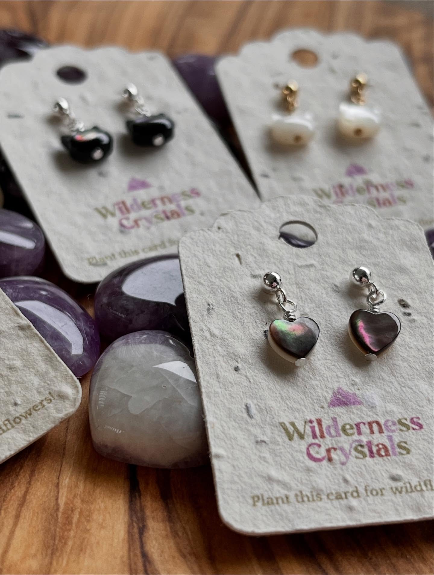 ✨ @mainlandmarkets Holiday Market is this weekend at West Langley Hall!! 🎄🎅🏻✨ I will be there on Saturday, November 22nd from 11-4! 

✨✨This weekend only at @mainlandmarkets you&rsquo;ll receive a free Trapiche Amethyst mini heart from Brazil when