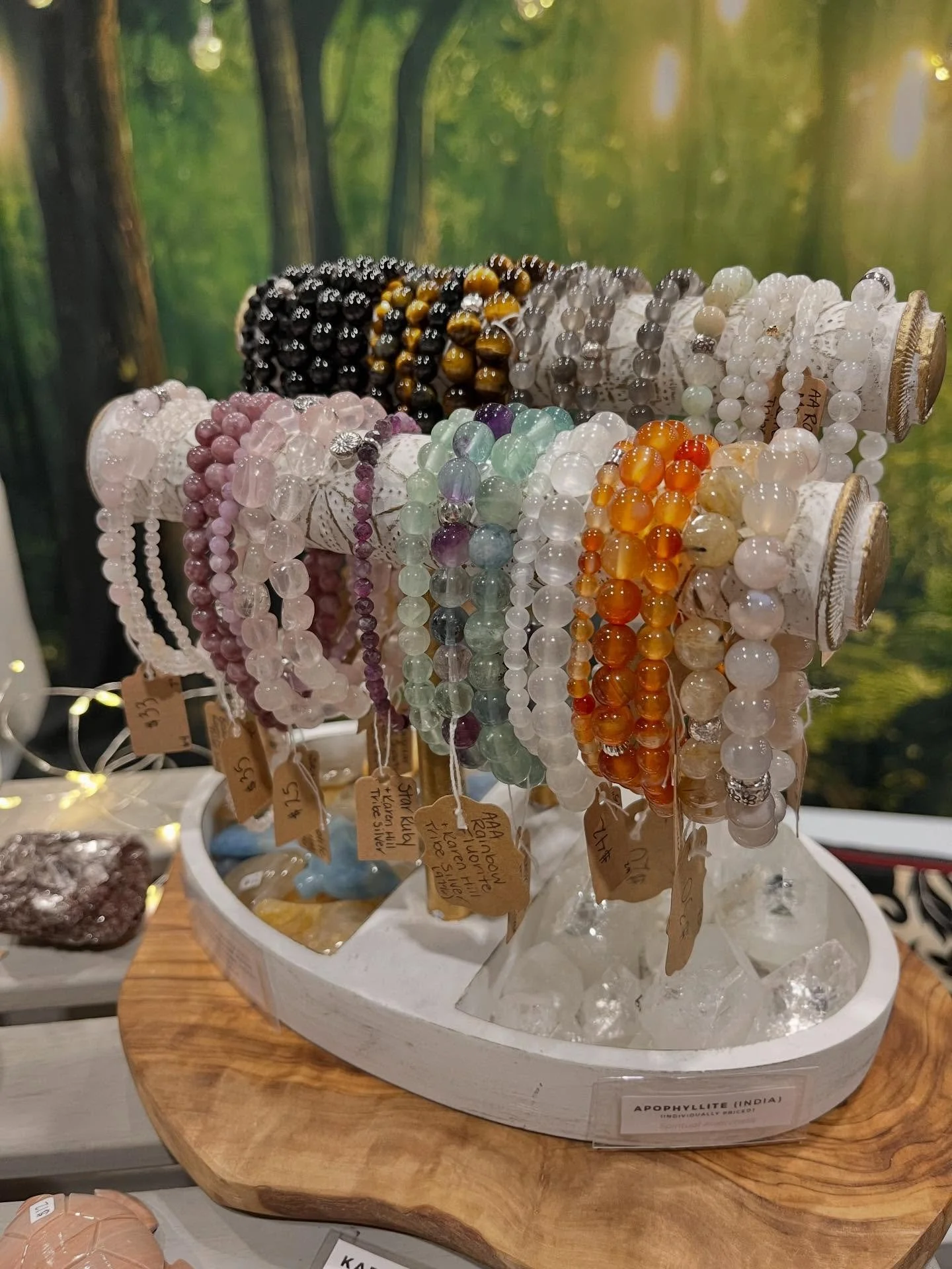 🎅🏻 It&rsquo;s day 3 of @the.mango.market Very Merry Mango Market!!! ✨✨✨✨ The perfect place to do your Christmas shopping, with such a good selection of vendors! Stop by the Ag-Rec Center in Abbotsford today until 4pm! 

🌜Today, with every necklace