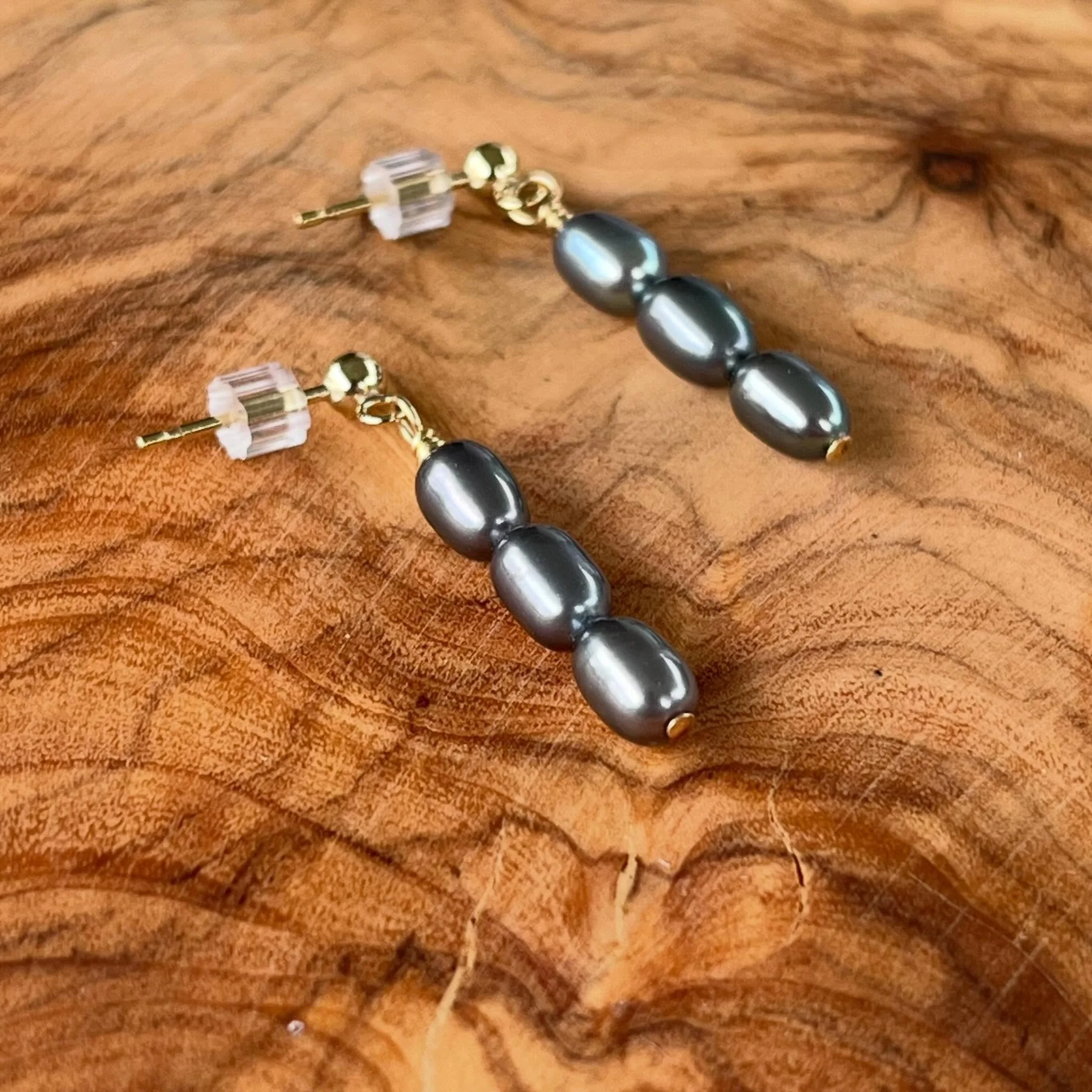 I&rsquo;ll be at @thevintagebarnmarket from 4-10pm today with earrings I&rsquo;ve made using vintage crystal and pearl beads!! 🎉💗🤗 At Chilliwack Heritage Park!

#thevintagebarnmarket #vintagebeads #crystalearrings #wildernesscrystals