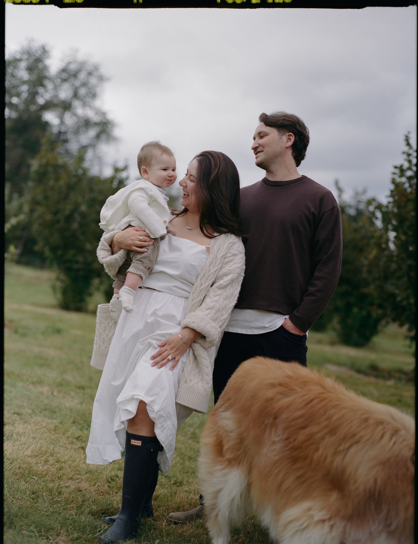 And just like that, there are four! My heart overflows with love for this little family. 🤎

Kathryn, Matthew, Axel (and Theo, of course) in a dreamy hazelnut grove, photographed on @kodak, medium format film.
