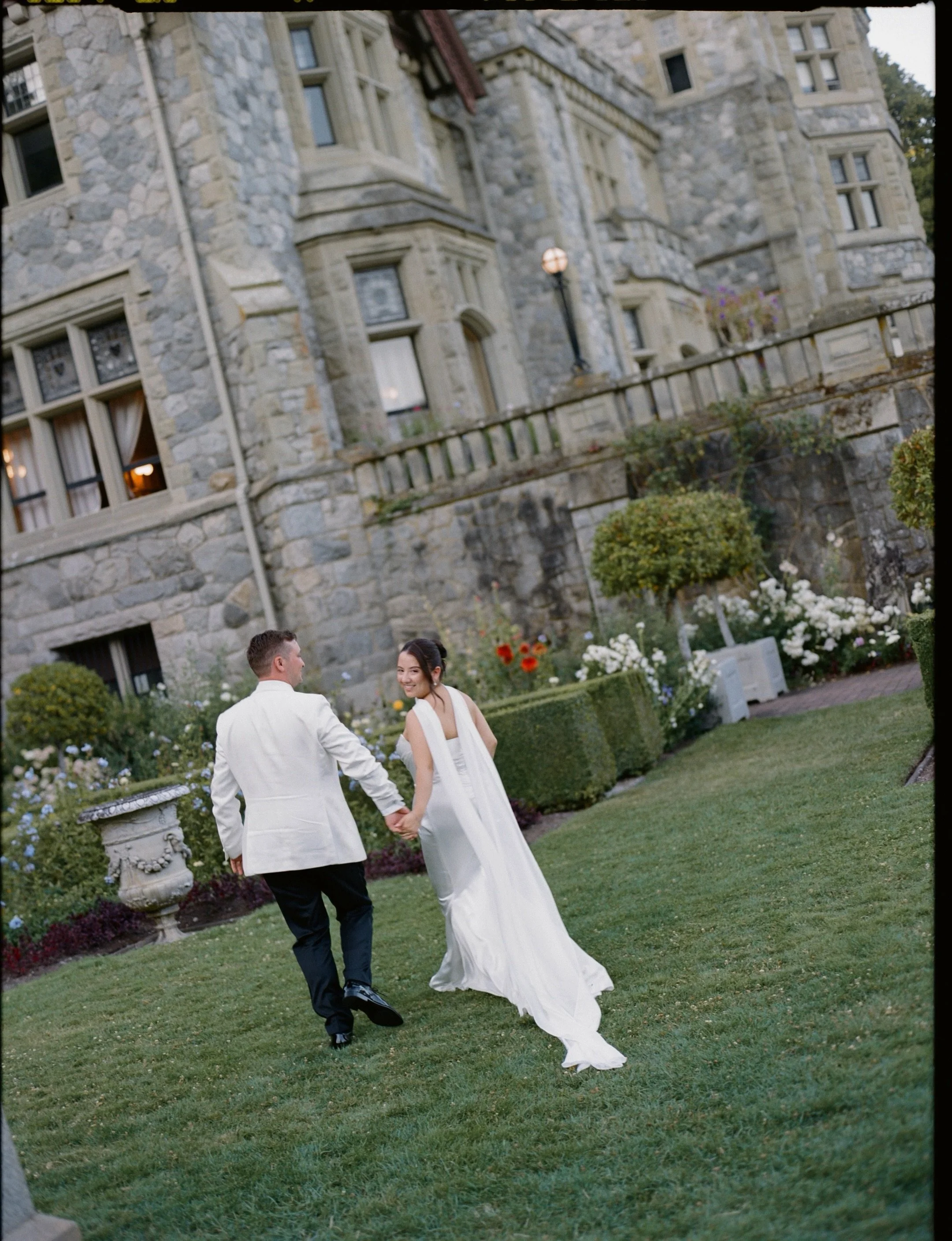When I saw the blue flowers surrounding Hatley Castle, I knew I wanted to take Kathryn and Matt&rsquo;s portraits in the garden during dinner.

The blue was an intentional nod to her Argentinian roots, and it couldn&rsquo;t have felt more fitting amo