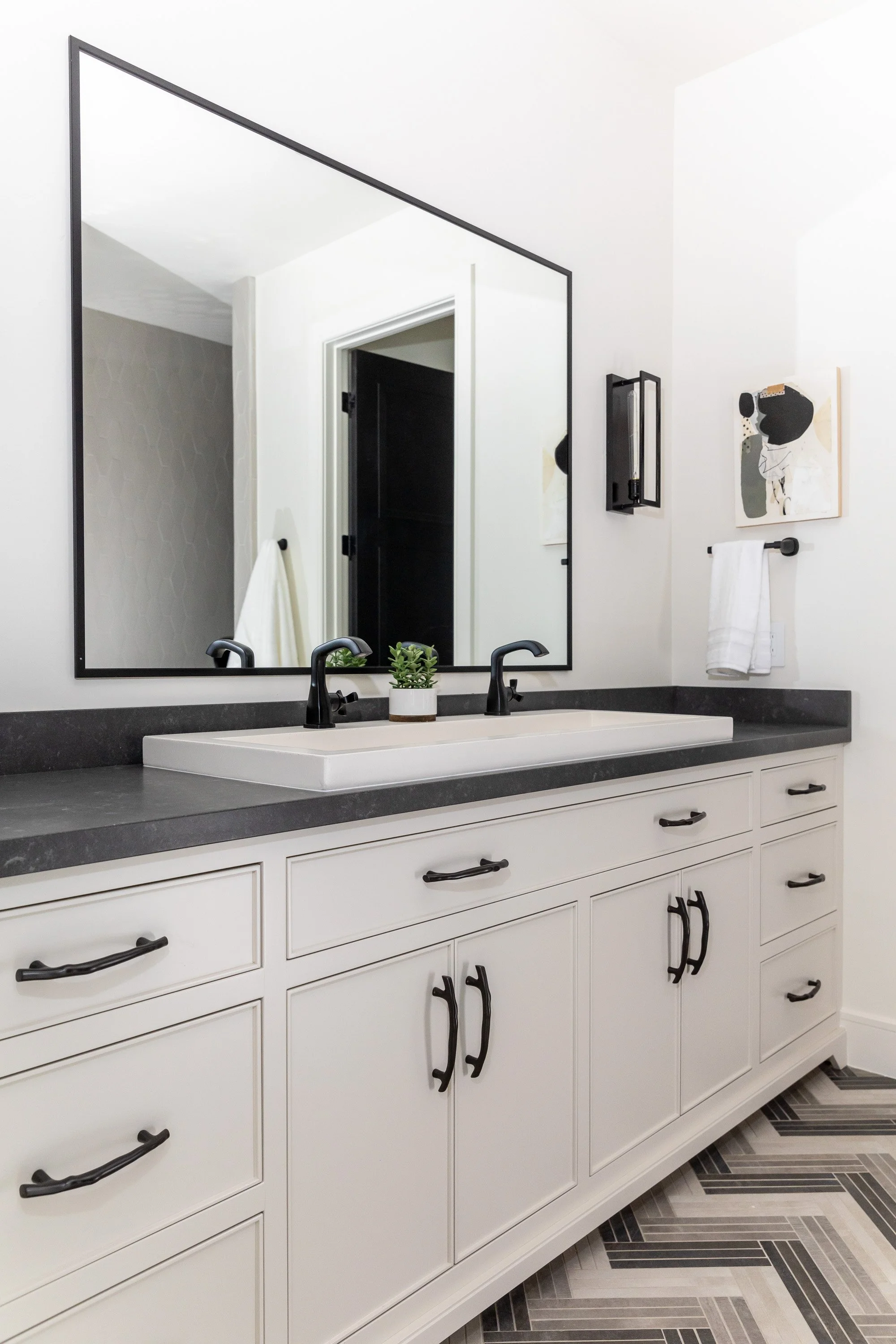 Maplewood Estate - Bunk Bath.jpg