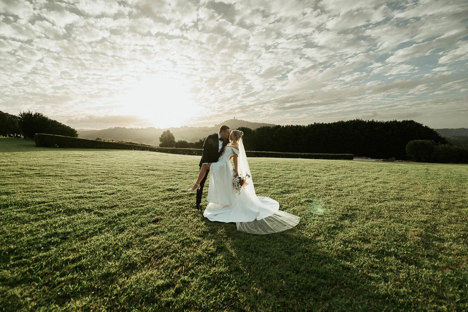 From Daylight to Moonlight: Crafting the Perfect Summer Wedding Timeline