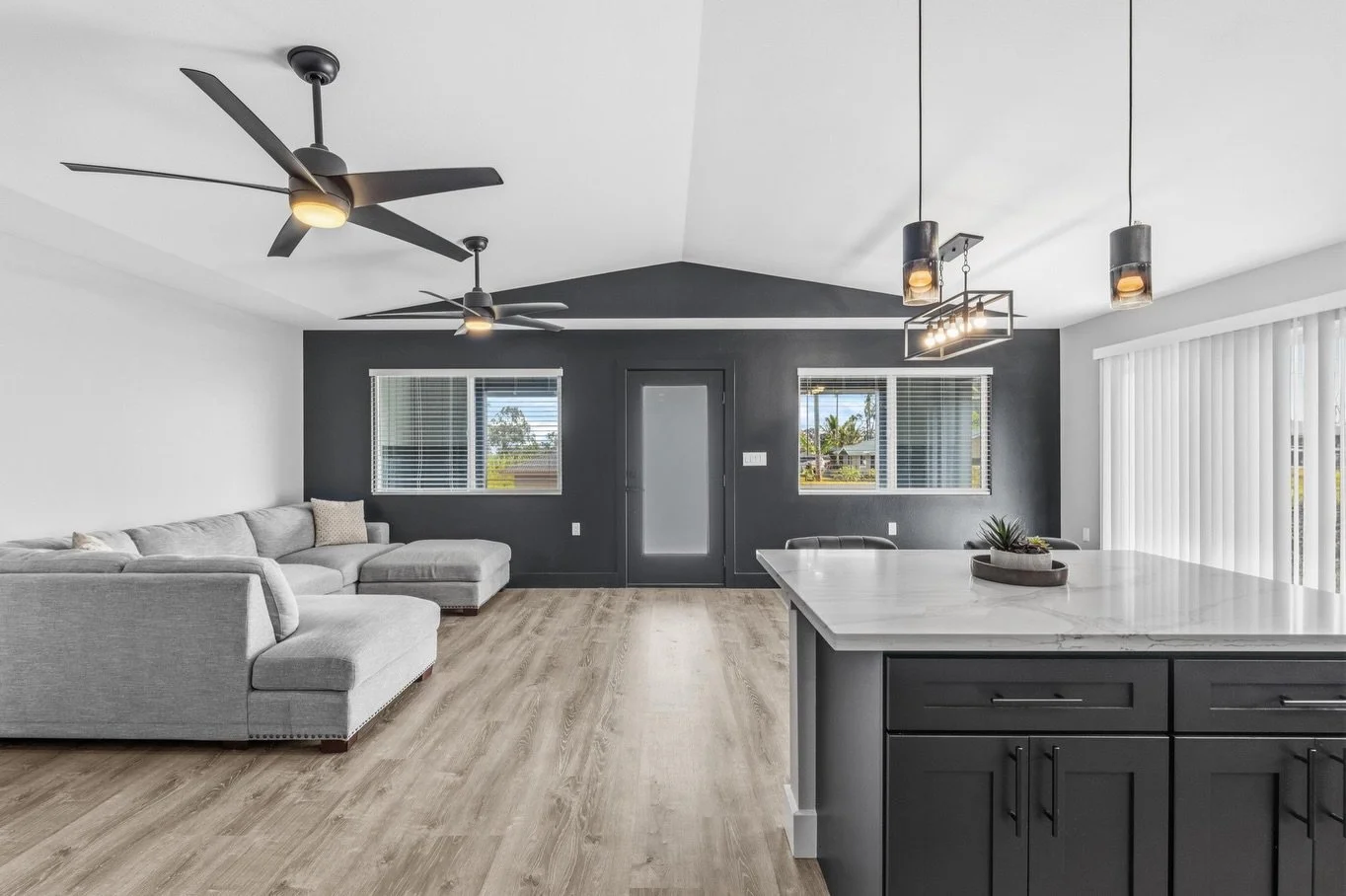 Just listed - Representing Buyers ✨

3 bedrooms | 2 full bathrooms
1,222 sqft interior
12,000 sqft lot
Built in 2023
2-car garage (640 sqft) + concrete driveway

This newer home blends modern comfort with thoughtful upgrades throughout:

&bull; Vault