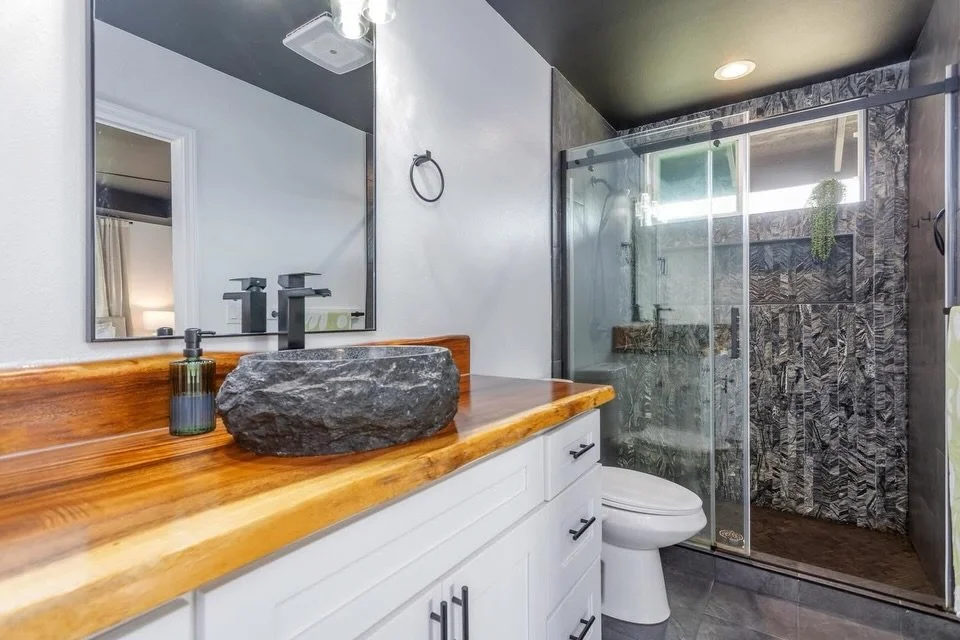 Gorgeous property priced at $449k ✨🤍
3 bedrooms, 2 bathrooms (custom finishes throughout)

Better Than Brand New on Hanale Dr priced under the assessed value 

Schedule your private showing today! Or message me for details 🫶🏼

Kristen L. Wallace, 