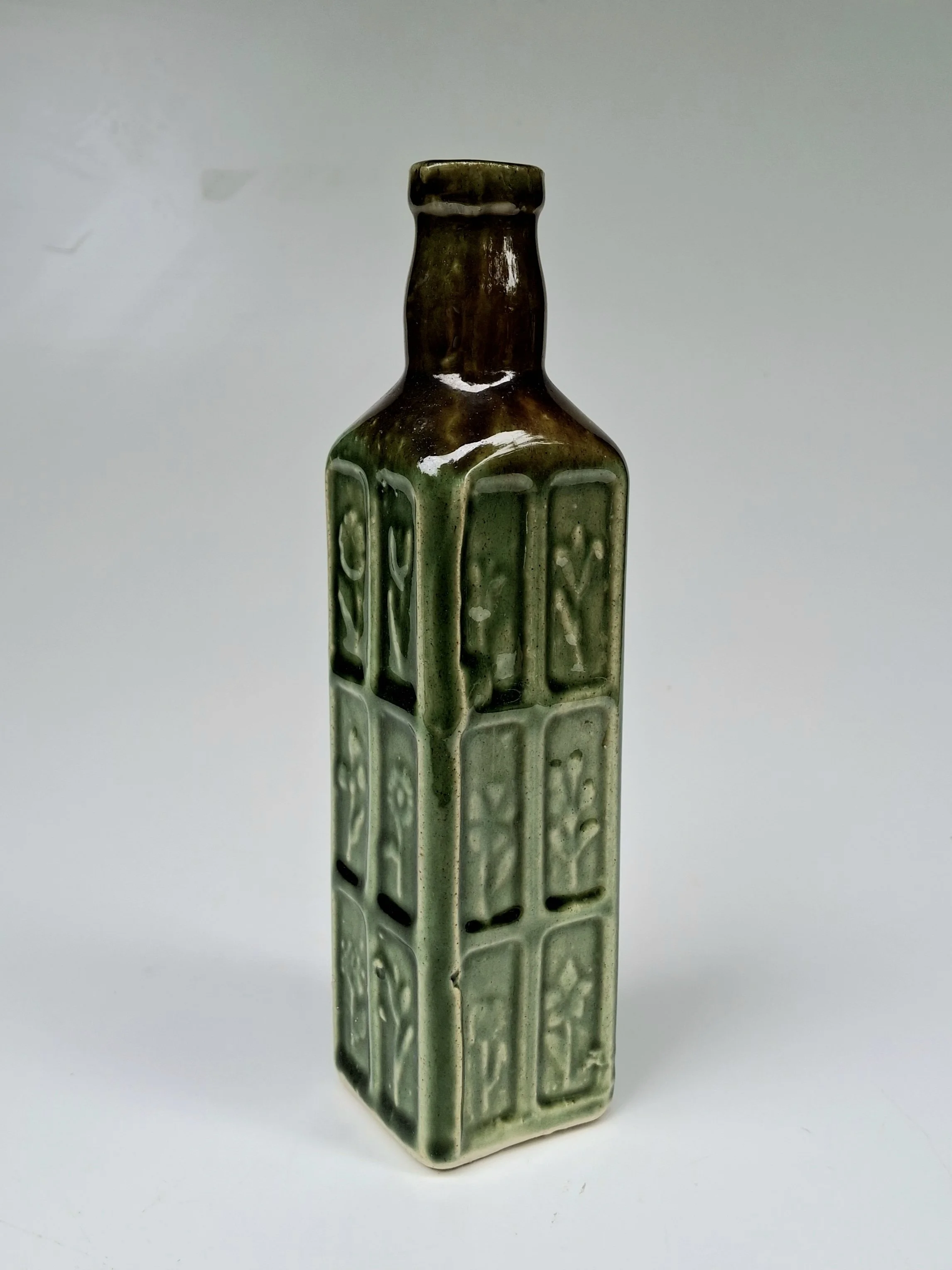 Bottle square Cast (1).jpg