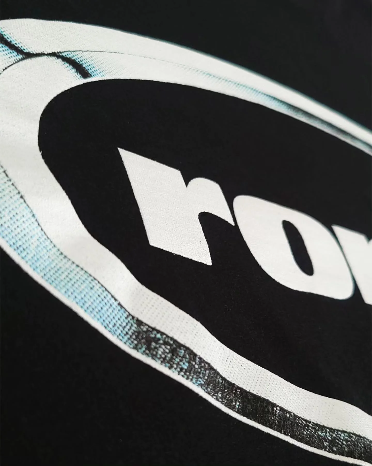 Chrome Badge 🕊️ ronastreet.com
Printed by @redwoodpress on @colour.plane
A dedication to the late great 𝓗.𝓐.𝓑