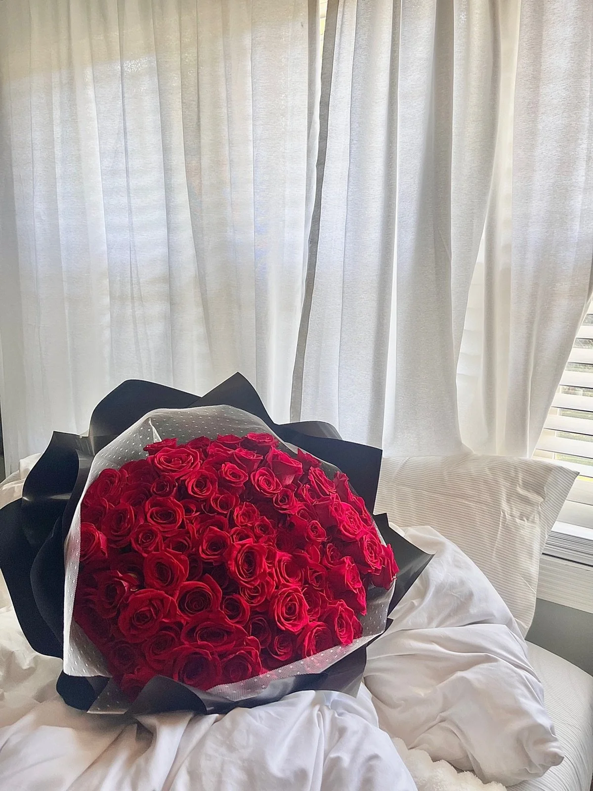 Large Roses 
#StLouis #StLouisFlorist #Flowers