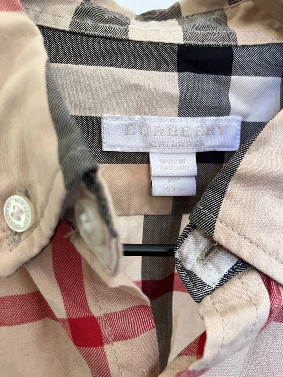 Burberry%20button%20up%20brand%20tag.jpg