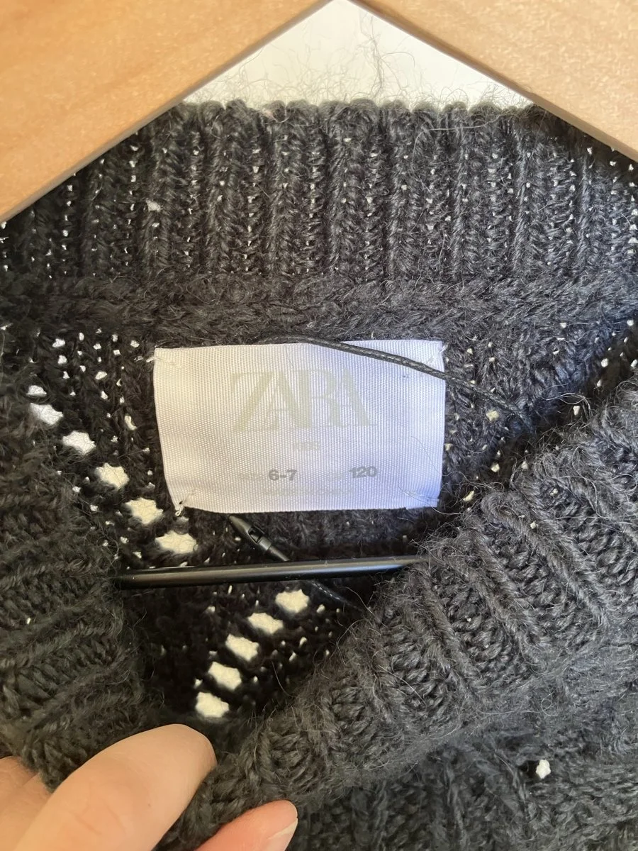 Zara%20comfy%20sweater%20brand%20tag.jpg
