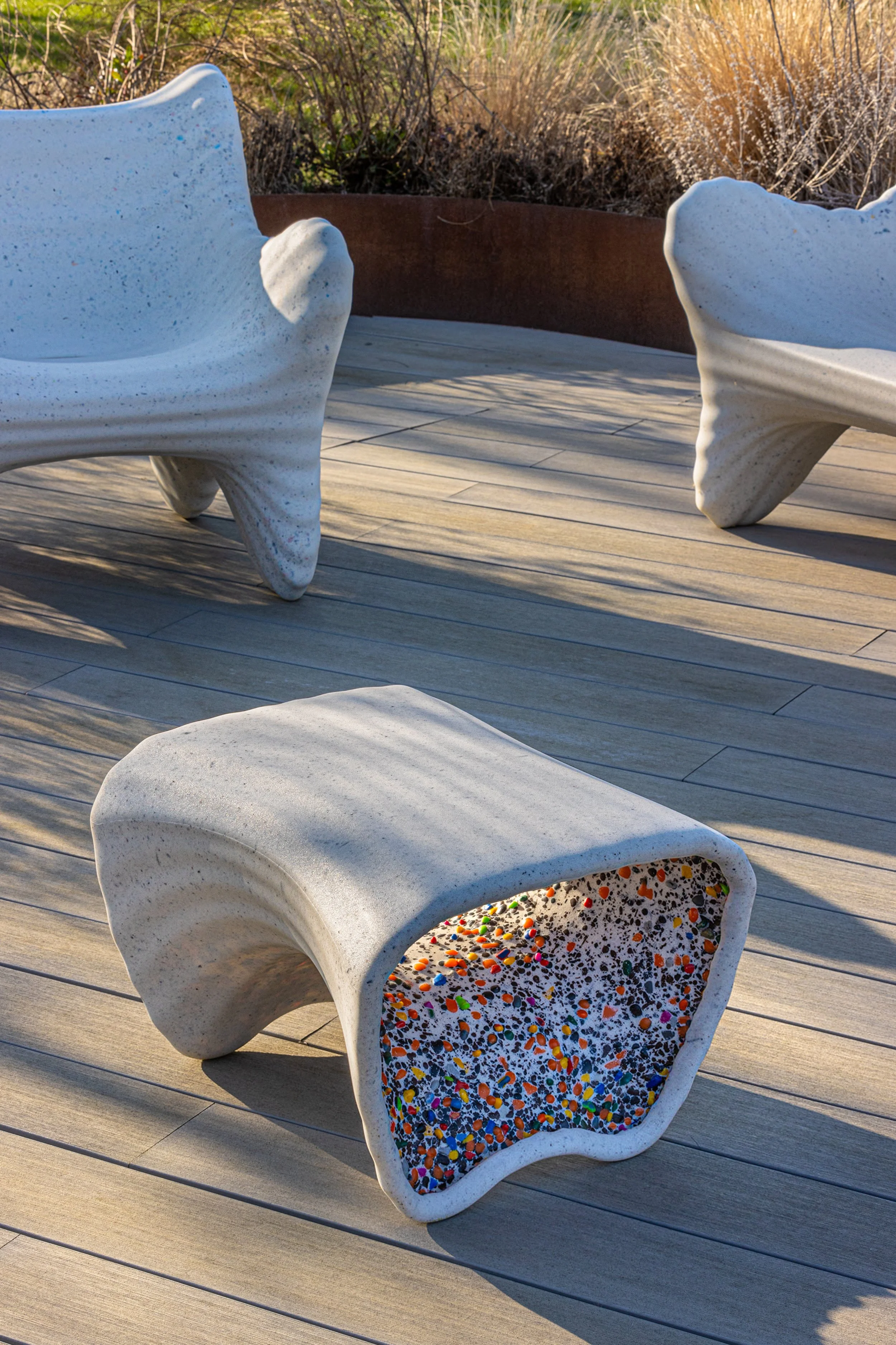 Magis_In-Side_low_table_ambient_group_TV2870_white_01_hr.jpg